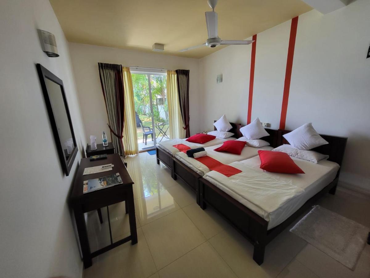 Rainbow Lagoon Resort Negombo Eksteriør billede